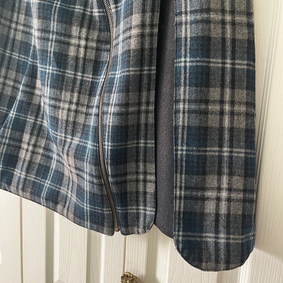 Wool Reversible Cape or Cloak/Poncho with zipper & pocket for both sides - Picture 10 of 15